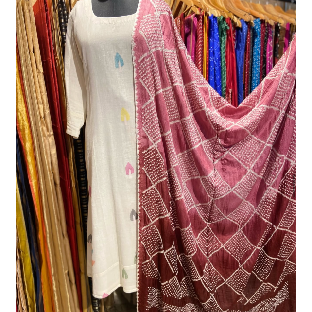 Women Embroidered kurta set