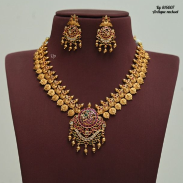 Antique Neckset