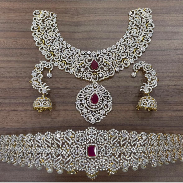 Diamond neck set