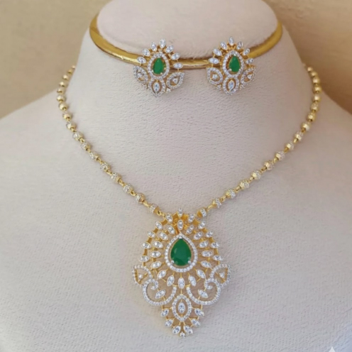 Diamond neck set
