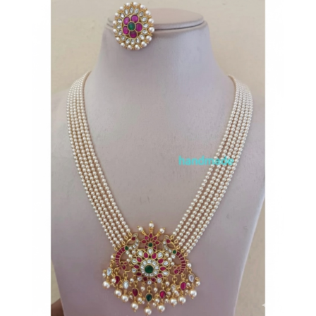 pearls necklase