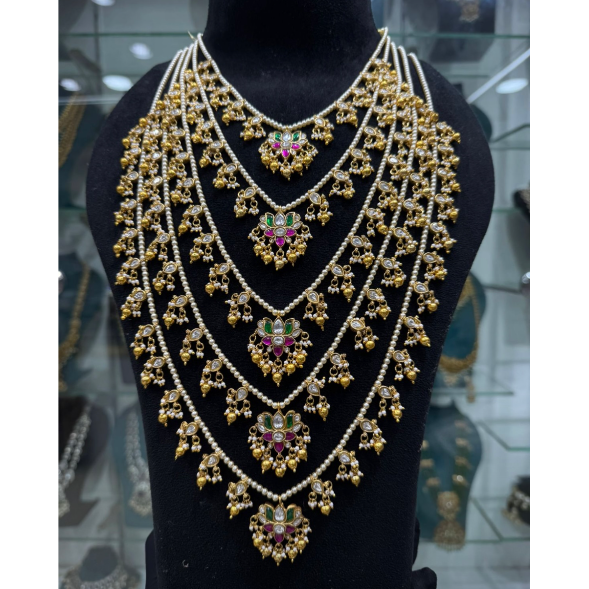 Layered perals neckset