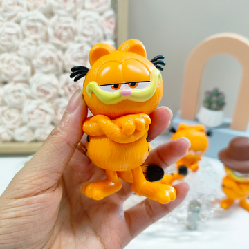 orange Garfield action figure collectible. 5cm