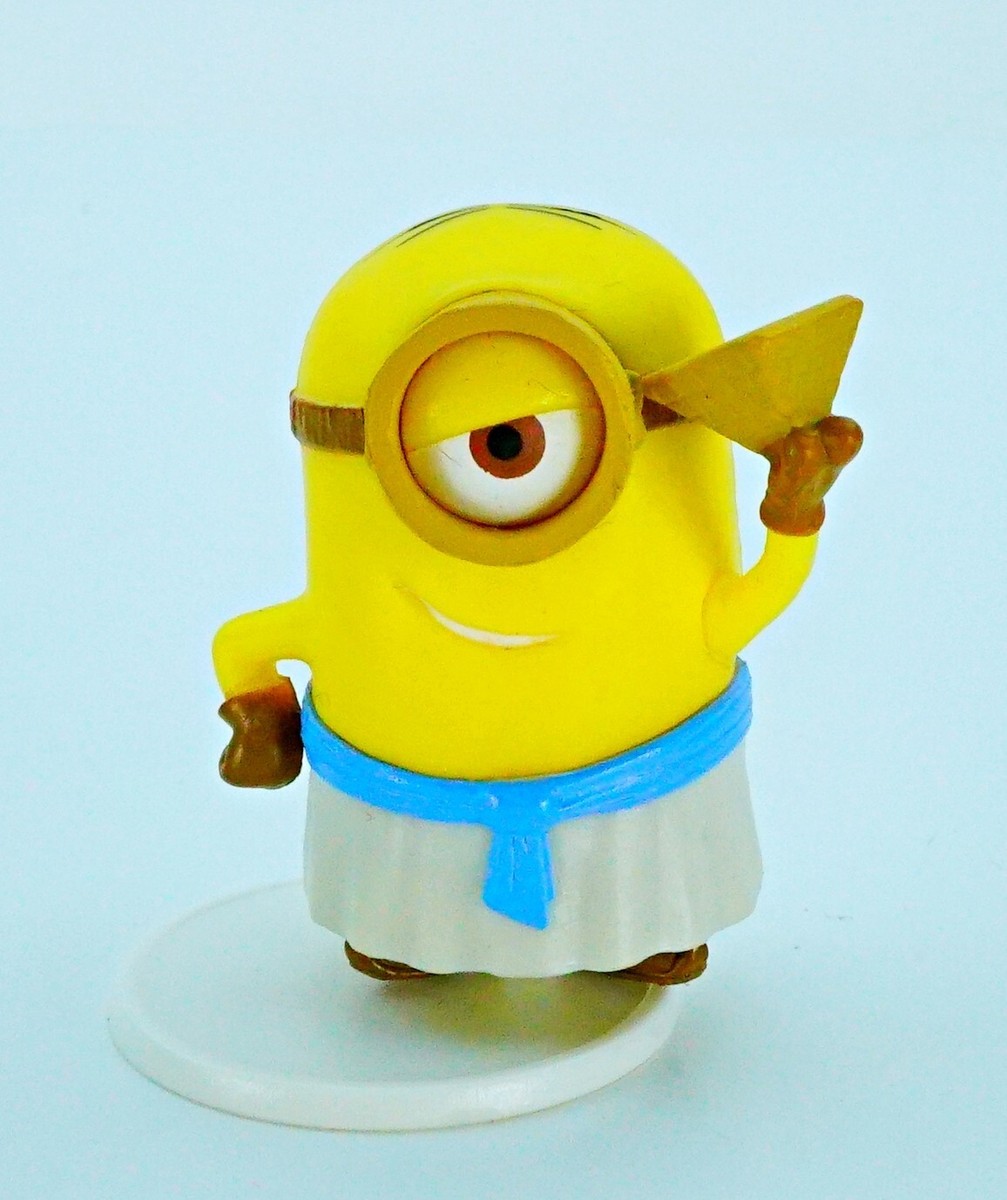 single-eyed Minion character named Dave wearing an Egyptian-themed outfit. 5cm