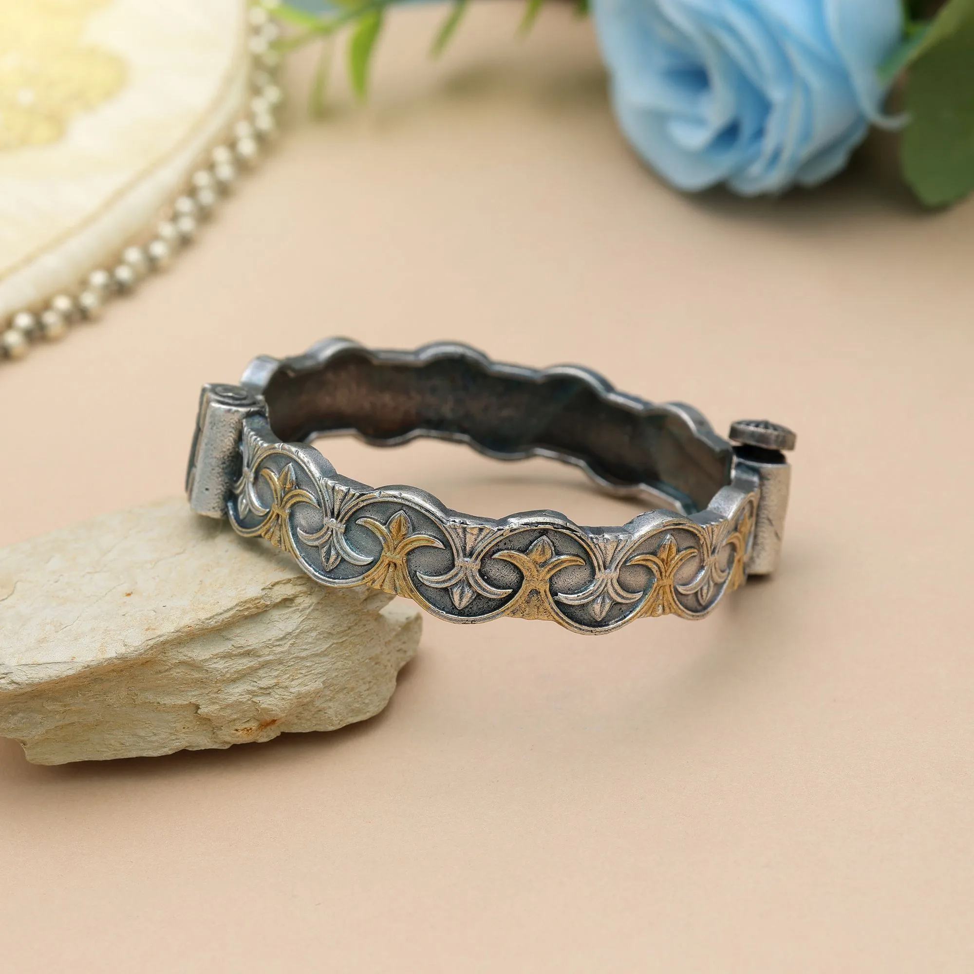 FNGSB133GS Stylish Gold &amp;amp; Silver Color Two Tone Oxidised Openable Bracelet With Traditional Tribal Finish Style - Gold &amp;amp; Silver