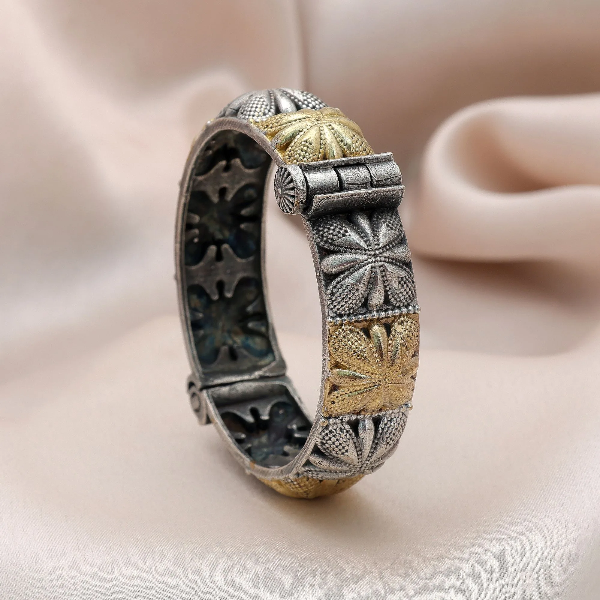 FNGSB135GS Beautiful Gold &amp;amp; Silver Color Two Tone Oxidised Openable Bracelet With Ethnic Jewelry Artwork Design - Gold &amp;amp; Silver