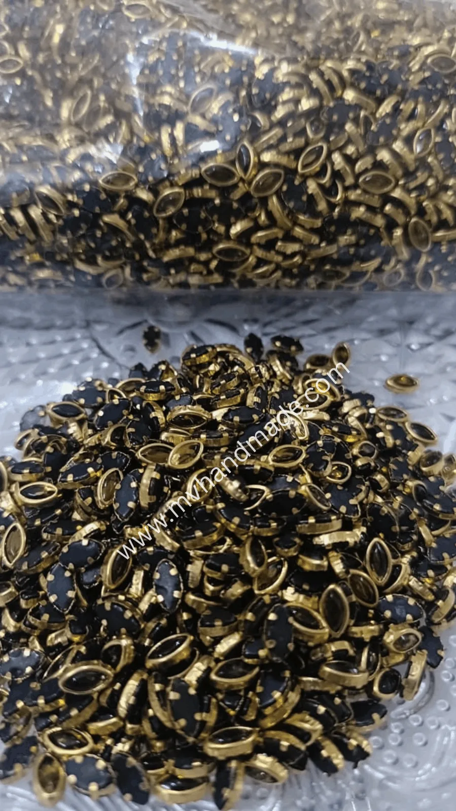 Gold eye shape