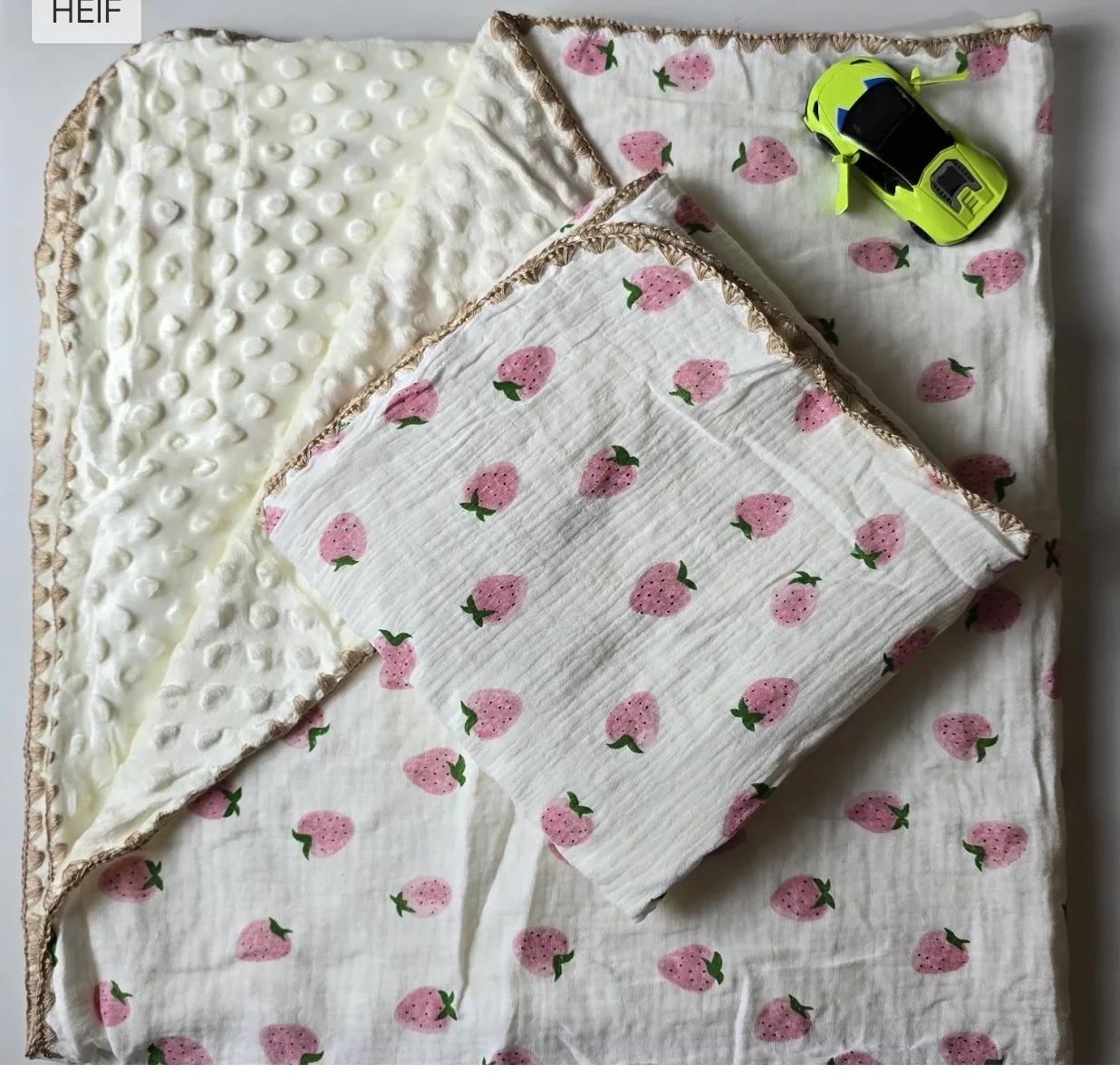 Muslin bubble blanket-Strawberry Print