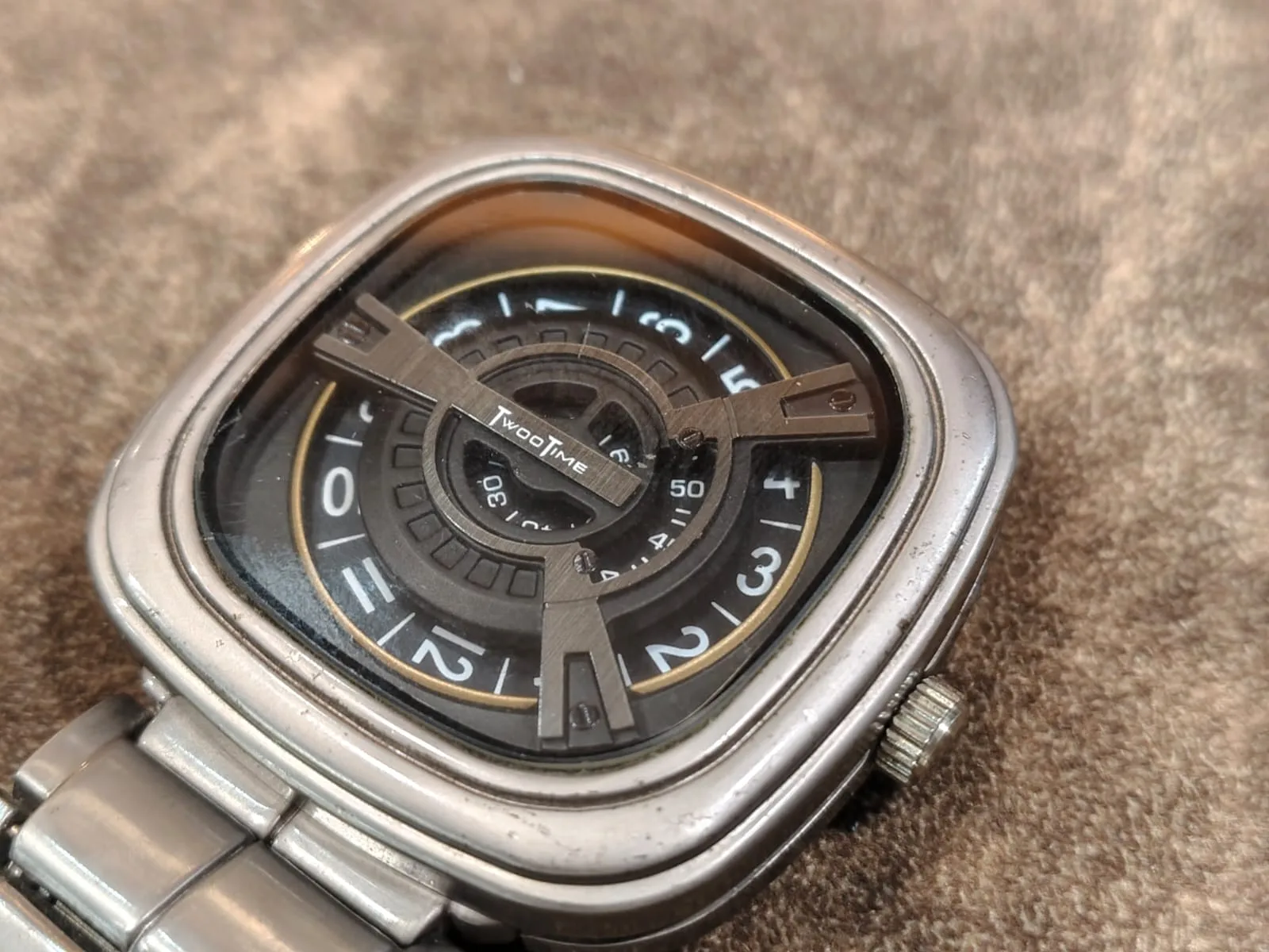 RETRO MODEL MEN WATCH