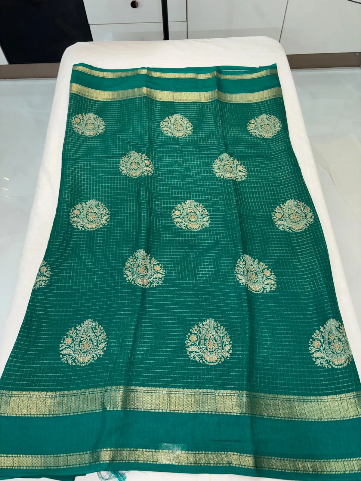 Gap border checks saree