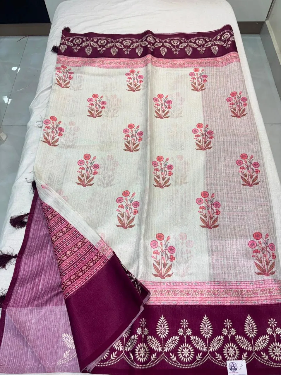 Tussar work border