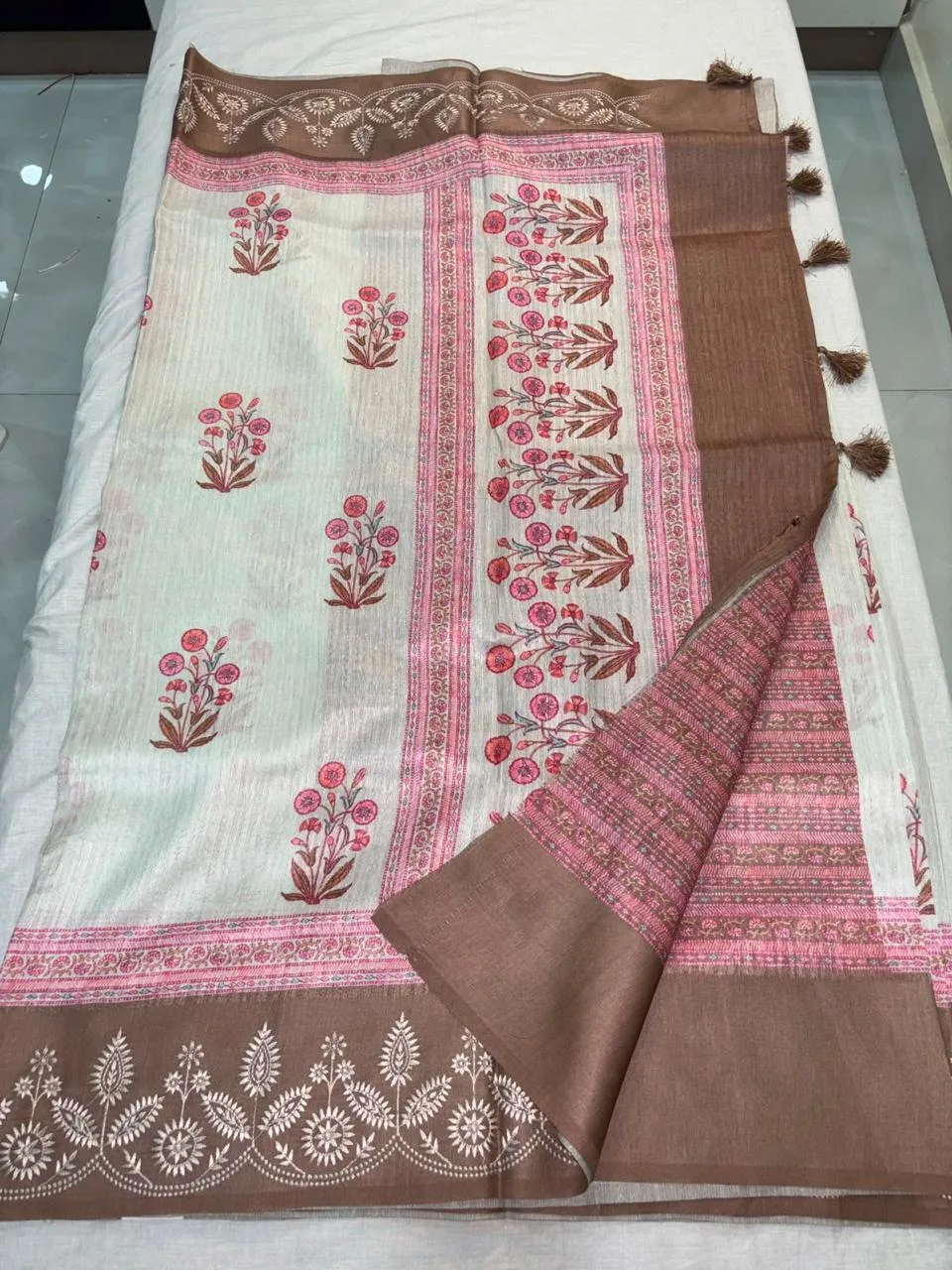 Tussar work border