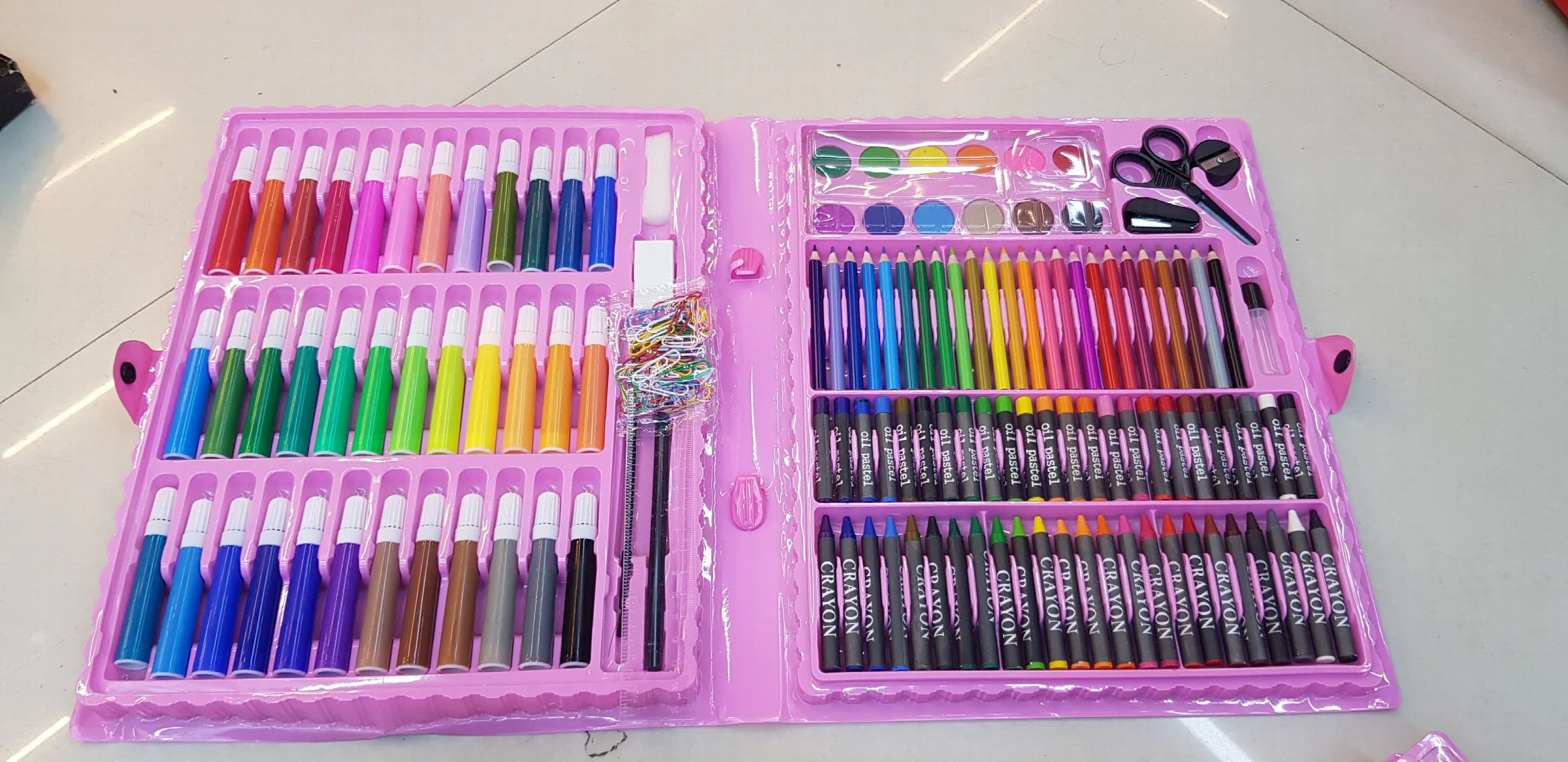 160 PIECE ART SET