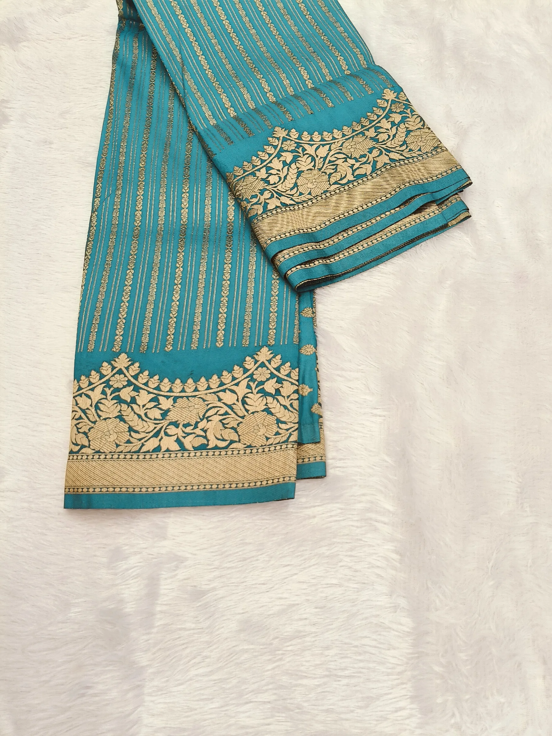 Banaras Gorgett saree