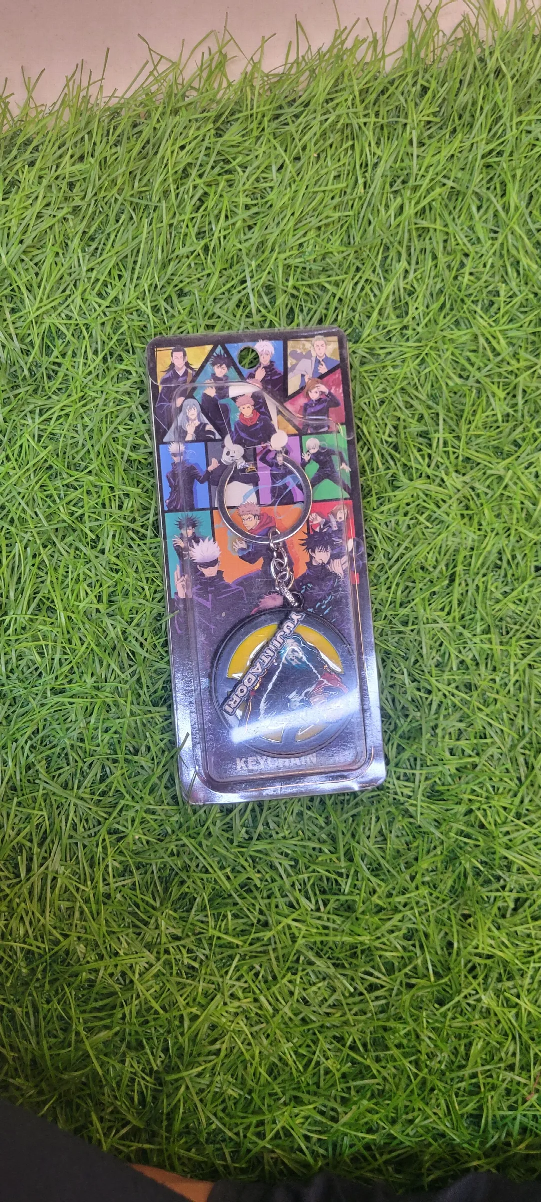 Yuji Itadori spinning metal keychain