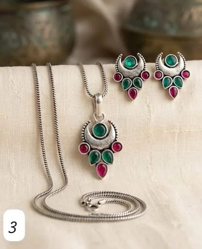 Anti-Tarnish Oxidised Silver-Tone Pendant Set with Multicolour Stones