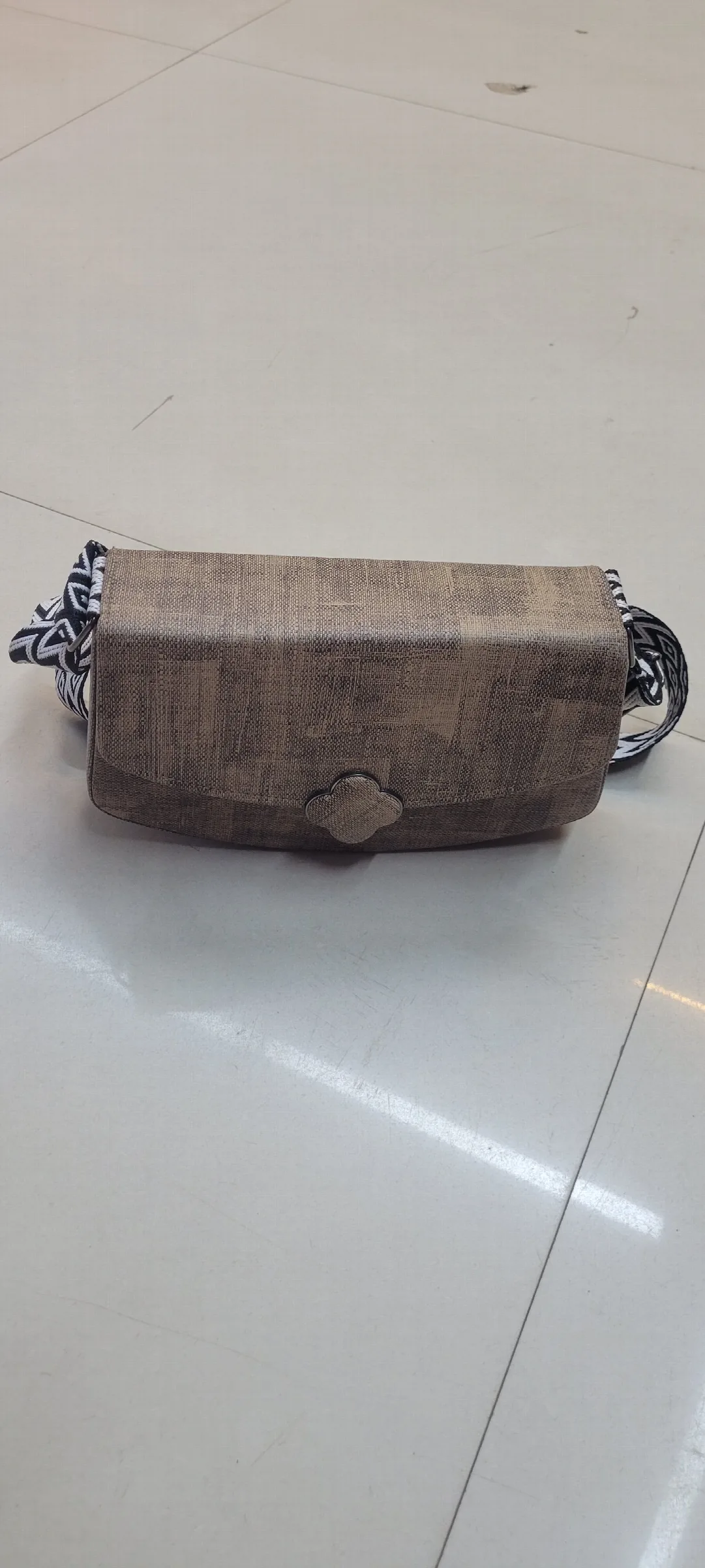 Hand bag