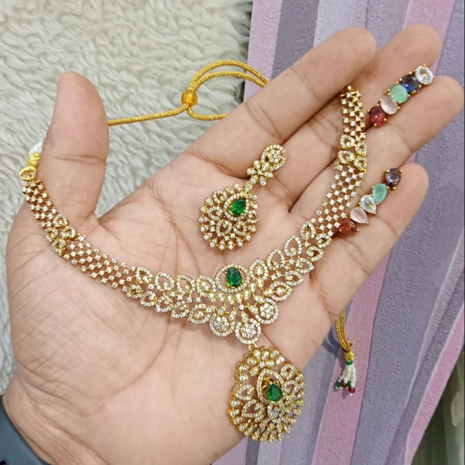 Emerald Teardrop Diamond Choker Set