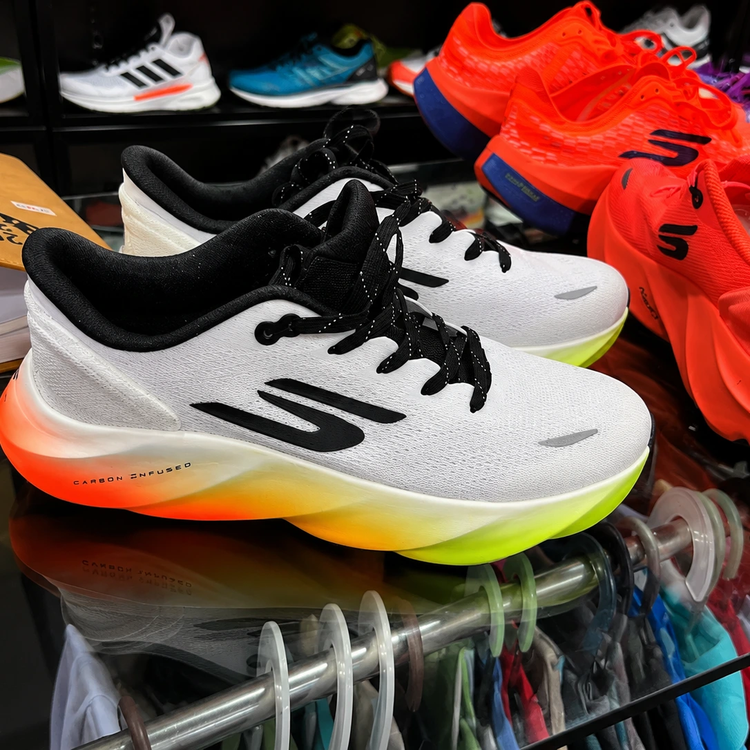 White Carbon Endure Sports Shoes