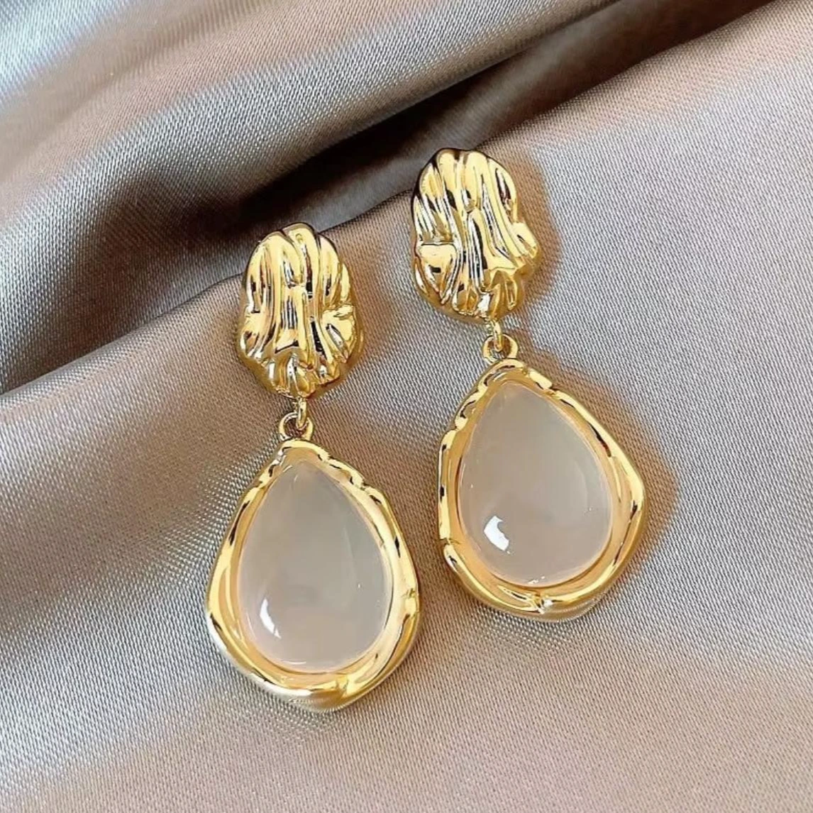 Pearl Teardrop Gold Earrings