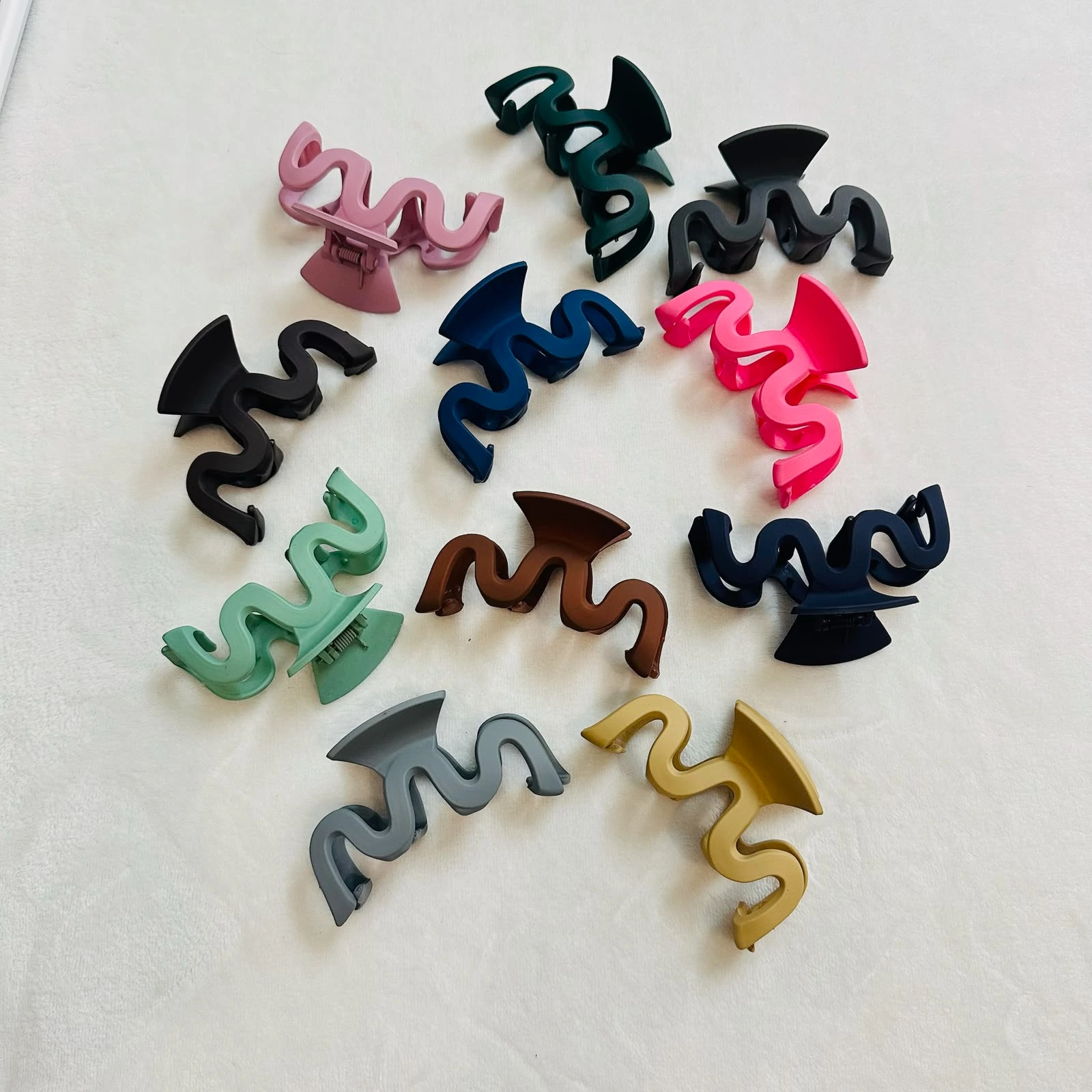 Wavy Matte Hair Clutcher Clips