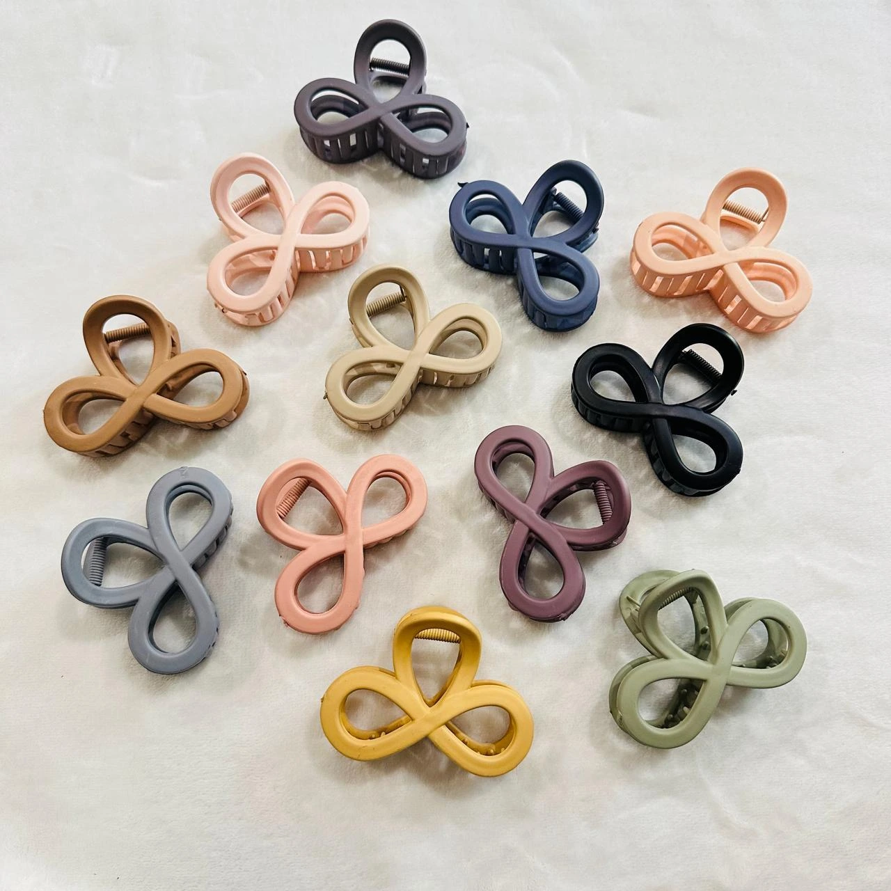 Loop Hair Claw Clip