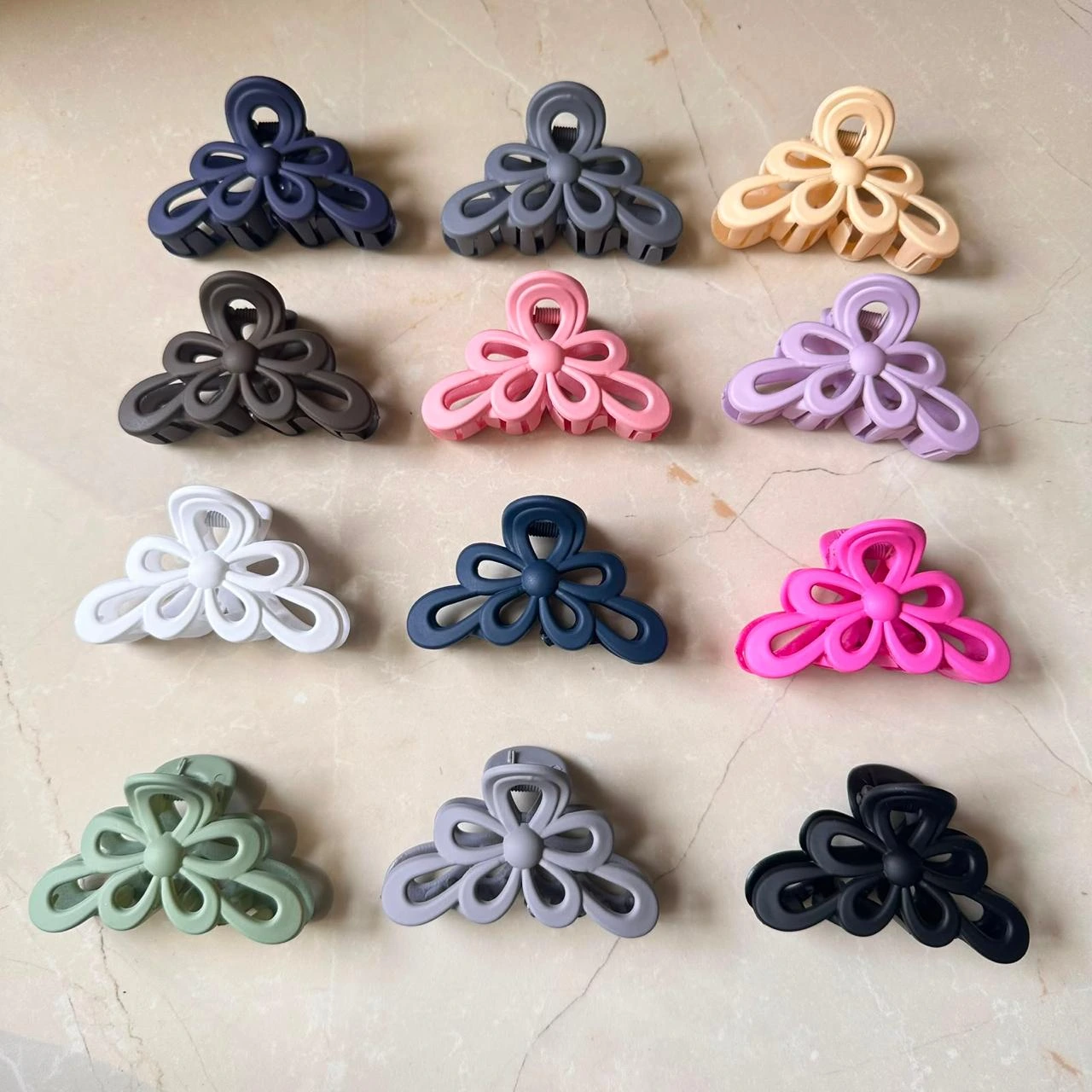 Hollow Flower Hair Clutcher