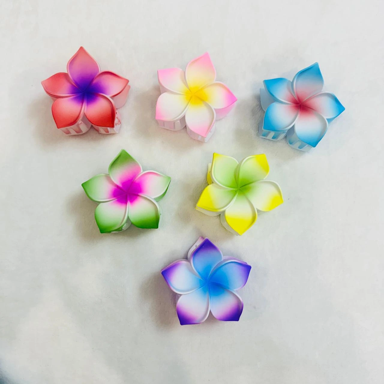Gradient Plumeria Flower Hair Clutcher